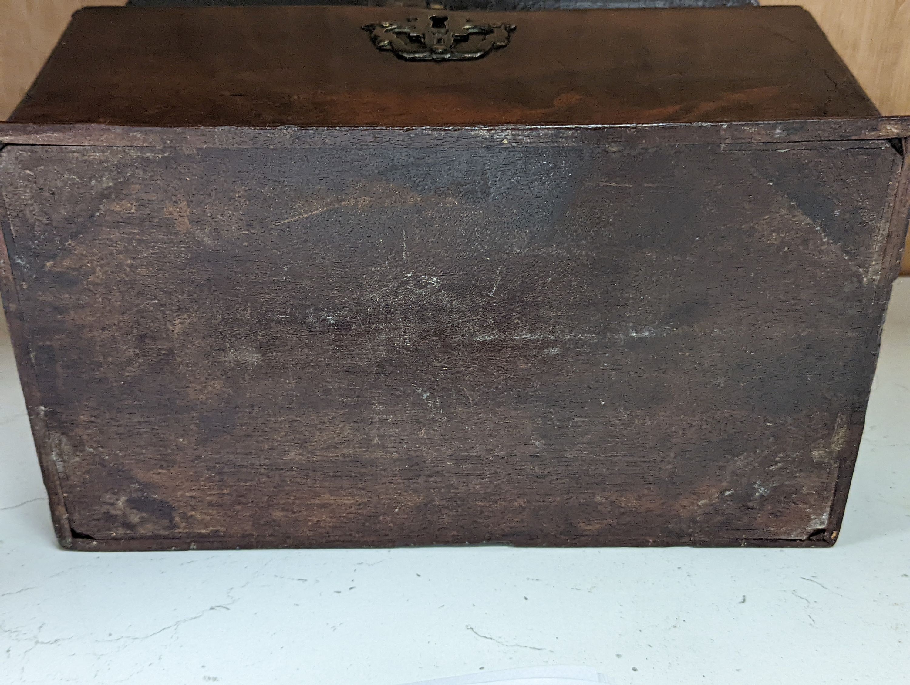 A Georgian mahogany tea caddy (feet missing) - 16cm high